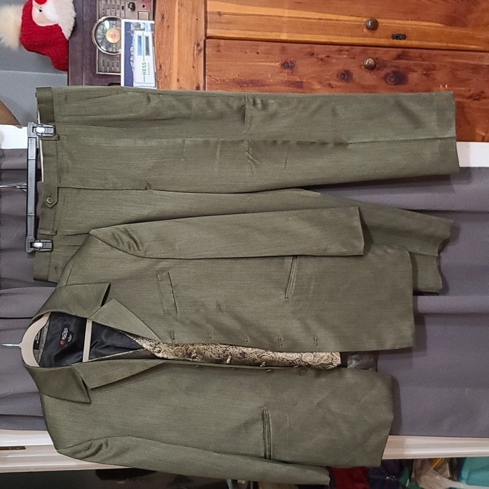 Vanetti George Martin Collection Mens 3 Pc Suit Sage Green/Paisley/Gold 42R READ